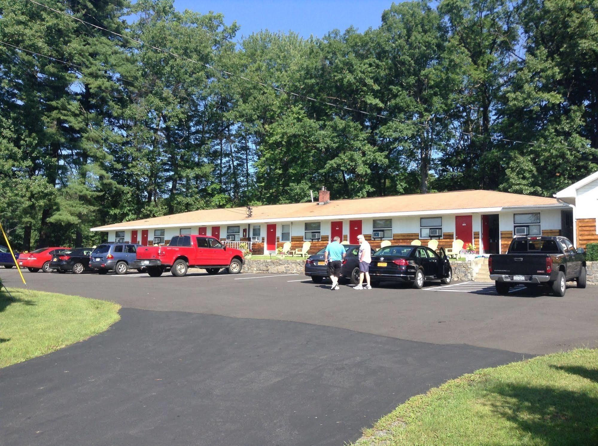 Robin Hood Motel Saratoga Springs Exterior foto